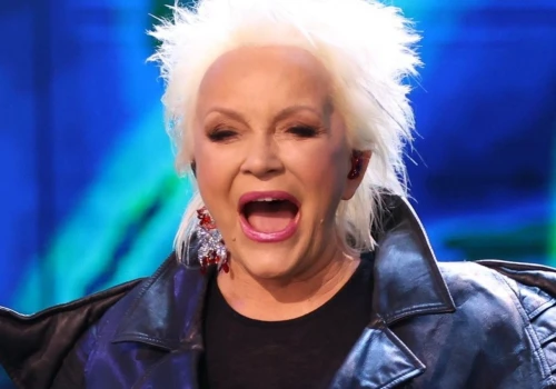 68-letnia Małgorzata Ostrowska w obcisłych ubraniach szaleje na scenie. Figura modelki!