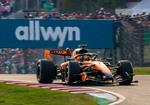 Norris wygrywa chaotyczne GP Węgier. Piastri z awarią, Hamilton z karą