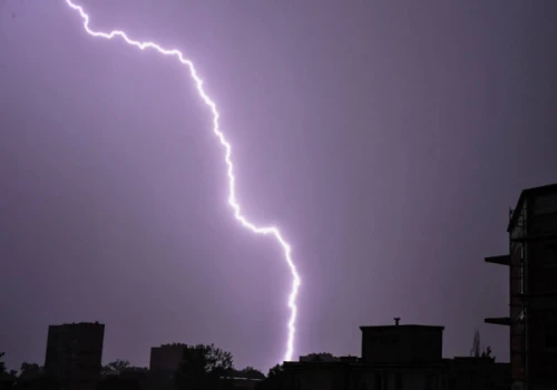 Burze nad Polską. Większość kraju z alertami