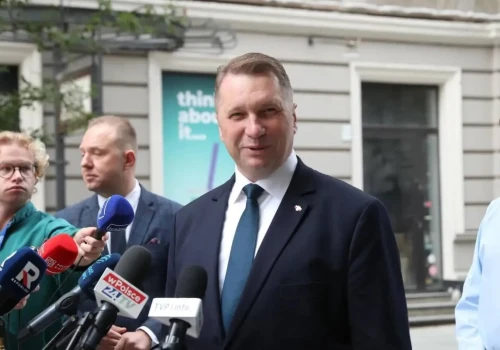 Czarnek alarmuje ws. „patohoteli”. „Ludzie chcą żyć w spokoju, a nie wśród burd i pijaków”