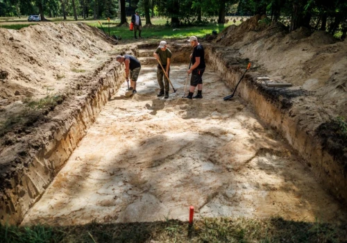 Archeolodzy odnaleźli groby polskich żołnierzy w dawnym obozie Lamsdorf