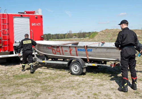 Tragiczny finał poszukiwań w Trojanowie. 41-latek utonął w wyrobisku po żwirowni