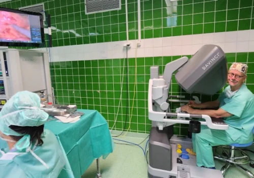 1000 operacji w asyście robota da Vinci. Szpital Rydygiera w Krakowie rozwija chirurgię robotyczną