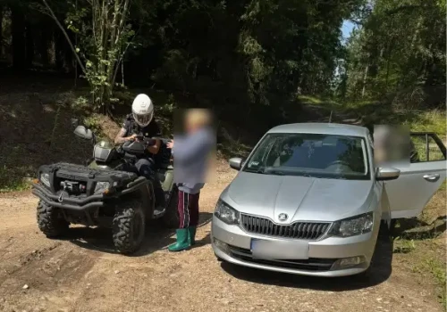 Akcja poszukiwawcza w Nadleśnictwie Kudypy. Policjanci na quadach odnaleźli zaginioną grzybiarkę