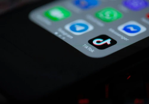 Giganci tech ignorują unijne prawo. Badacze bez dostępu do danych o dezinformacji