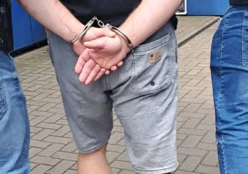 Strzelił do 41-latka i odjechał. Policja zatrzymała podejrzanych