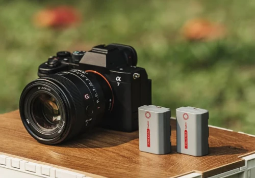 AirTag w akumulatorze. Falcam wprowadza na rynek baterie do aparatów z USB-C i wbudowanym lokalizatorem