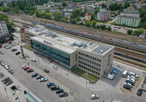 Budowa kolejnej windy przy tunelu pod dworcem coraz bliżej