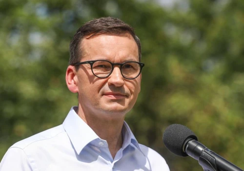 Pierwszy sondaż po rozłamie. Morawiecki odbierze głosy PiS