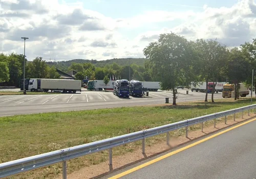 Niedzielne, prewencyjne kontrole na parkingu: sześciu nietrzeźwych i… zużyte opony