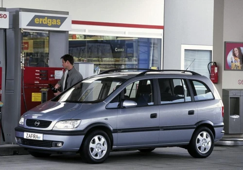 Opel Zafira w wersji z fabrycznym CNG ma 25 lat. Alternatywa dla benzyny i diesla