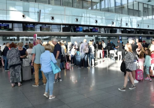 Paraliż na lotnisku we Wrocławiu. Służby ewakuowały część terminala