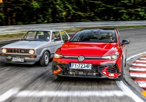 50 lat Volkswagena Golfa GTI | Spotkanie dwóch generacji kultowego hot hatcha