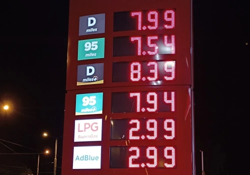Ceny paliw poszybowały. Kierowcy płacą nawet o 100 zł więcej za pełny bak. Rząd rozważa powrót programu CPN