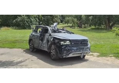 Wideo: Touareg twardy jak skała. Ucierpiał w ataku rakietowym, ale wciąż działa.