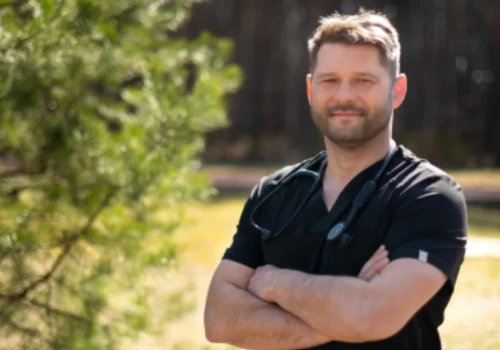 15 tys. euro na badania nad dobrostanem. Dr hab. Daniel Śliż z WUM w gronie liderów EUniWell