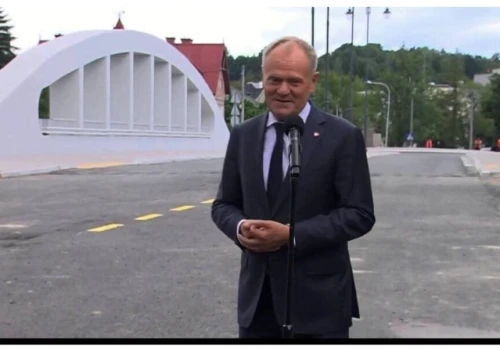 Most sukcesu czy most propagandy?