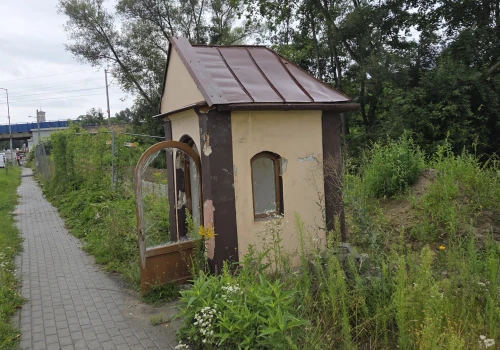 Mieszkańcy Tarnowa oburzeni losem kapliczki przy ul. Lwowskiej