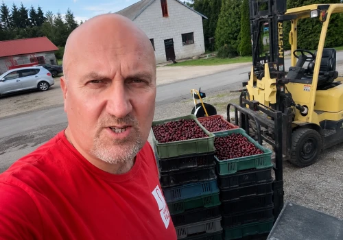 Grzegorz Socha ostro o cenach wiśni: „Wysypmy tonę wiśni pod ministerstwem!”