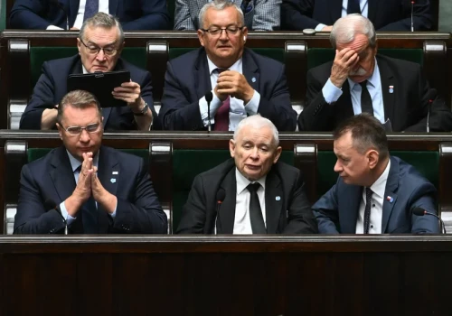 PiS chce wyciągać posłów od Morawieckiego. „Niektórzy nie wytrzymują presji”