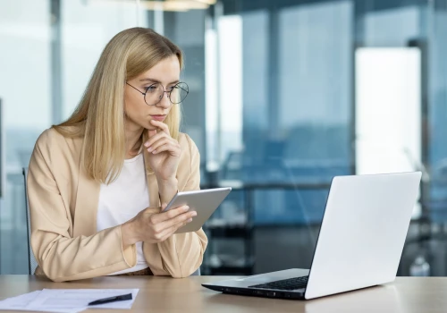 Dwa pełne etaty jednocześnie. Ile składek ZUS i podatku zapłaci pracownik?
