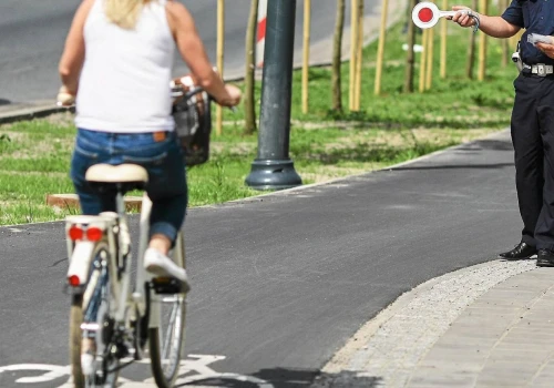 Mandat za jazdę rowerem to nawet 2,5 tys. zł. Ten szczegół decyduje o wysokości kary