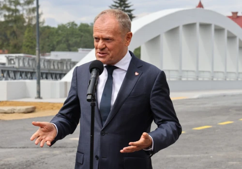 Niższy VAT na paliwa wraca do gry. Rząd szykuje też nowy podatek dla branży