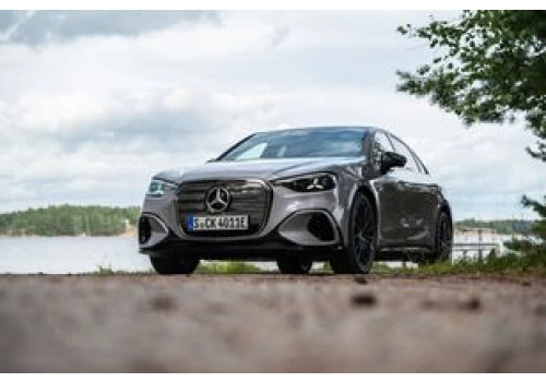 Pierwsza jazda: elektryczny Mercedes-Benz Klasy C - wstęp do znanego świata