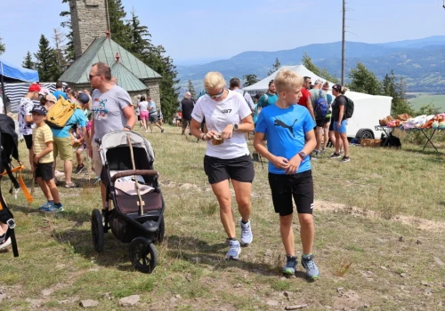 Odpust św. Anny na Kozubowej przyciągnął setki wiernych i turystów