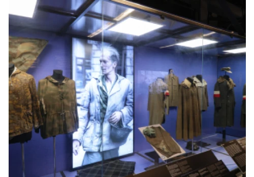 Wystawa o powstańczej modzie w Muzeum Powstania Warszawskiego