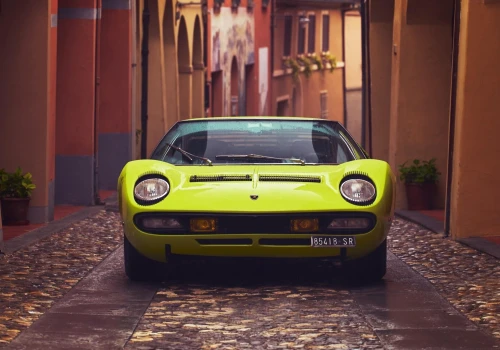 60 lat minęło, a Miura wciąż zachwyca. Lamborghini świętuje rocznicę w realu i w grach wideo