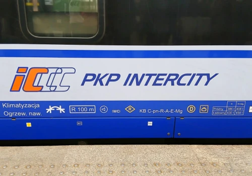 PKP Intercity obcięło zniżkę o 50 proc. Ministerstwo: pociągi będą luźniejsze