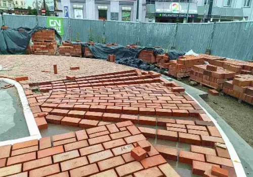 Nowe oblicze Starego Miasta. Prace przed Wysoką Bramą na finiszu