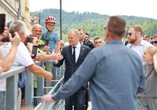 Tusk otworzył most w Głuchołazach. Pomoc po powodzi sięgnęła 11 mld zł