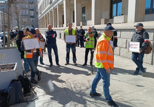 Co z postulatami geodetów, którzy protestowali pod ministerstwem