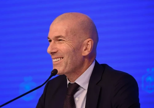 To już oficjalne. Wielki powrót Zinedine’a Zidane’a. Podpisał umowę do 2030 roku