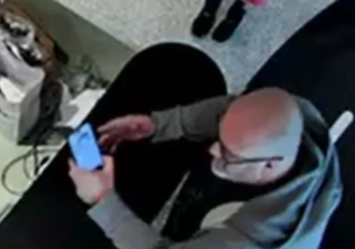 Ukradł dziecięcy rower znanej marki ze sklepu na os. Tysiąclecia. Policja publikuje wizerunek podejrzewanego