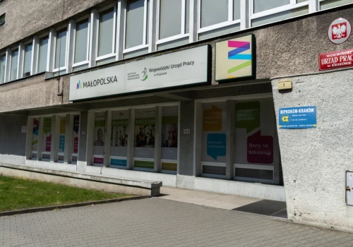 Fala zwolnień grupowych przetacza się przez Polskę
