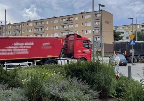 Ciężarówki nie dają spać mieszkańcom Stogów