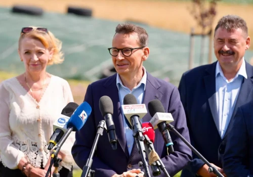 1400 zł do tony zboża i tańsze paliwo. Morawiecki przedstawia plan dla rolników