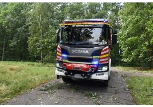 Potężny pożar zboża na pniu i ścierniska w Lublińcu. Słup gęstego dymu widoczny był z daleka. Liczne jednostki straży pożarnej w akcji