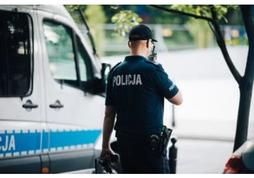 Prokurator stanął w obronie kobiety. Został skopany przez agresorów
