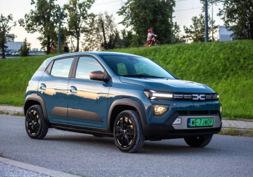 Zaczynamy test: nowa Dacia Spring Extereme 100 KM. Zapiszczeć kołami przy ruszaniu do nie problem!