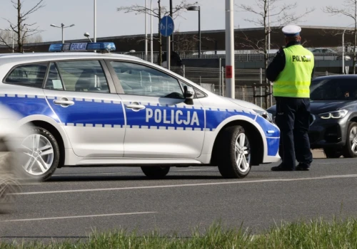 Telefon w uchwycie nie zawsze chroni przed mandatem. Ważny jest jeden szczegół