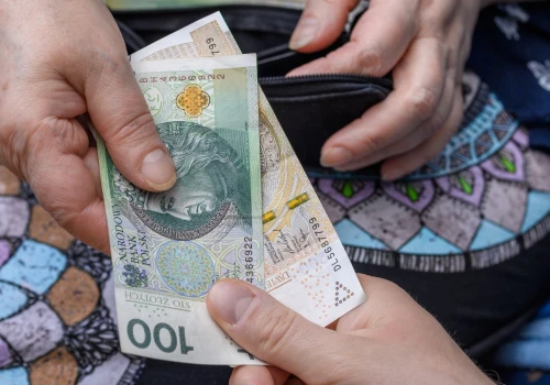 ZUS wypłaci dodatkowe pieniądze seniorom. Rząd zdecydował, nie każdy dostanie pełną kwotę
