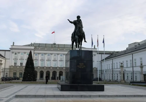Rozłam w PiS. A co z Tuskiem? Głos z Pałacu