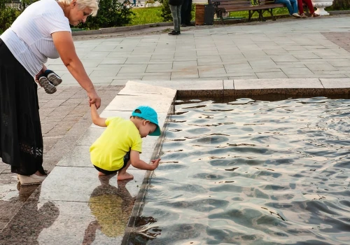 Kobieta nie lubi, gdy odwiedzają ich dziadkowie. 