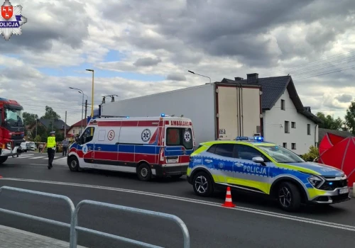 Tragiczny wypadek na DK76 w Jedlance. 60-letnia rowerzystka zginęła po potrąceniu przez ciężarówkę