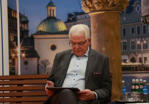 Miasto chwali się tytułem „Brylant Polskiej Gospodarki”. Teraz może kupić statuetkę za 1490 zł