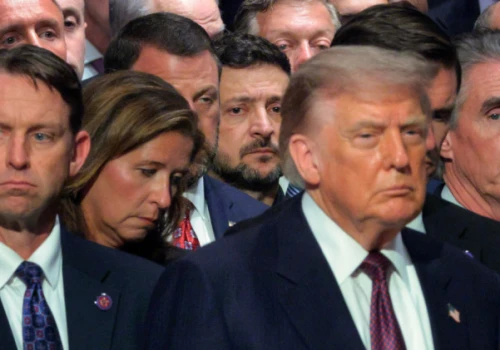 Trump zasnął na oczach całego świata? Nagranie z pogrzebu wywołało burzę w internecie